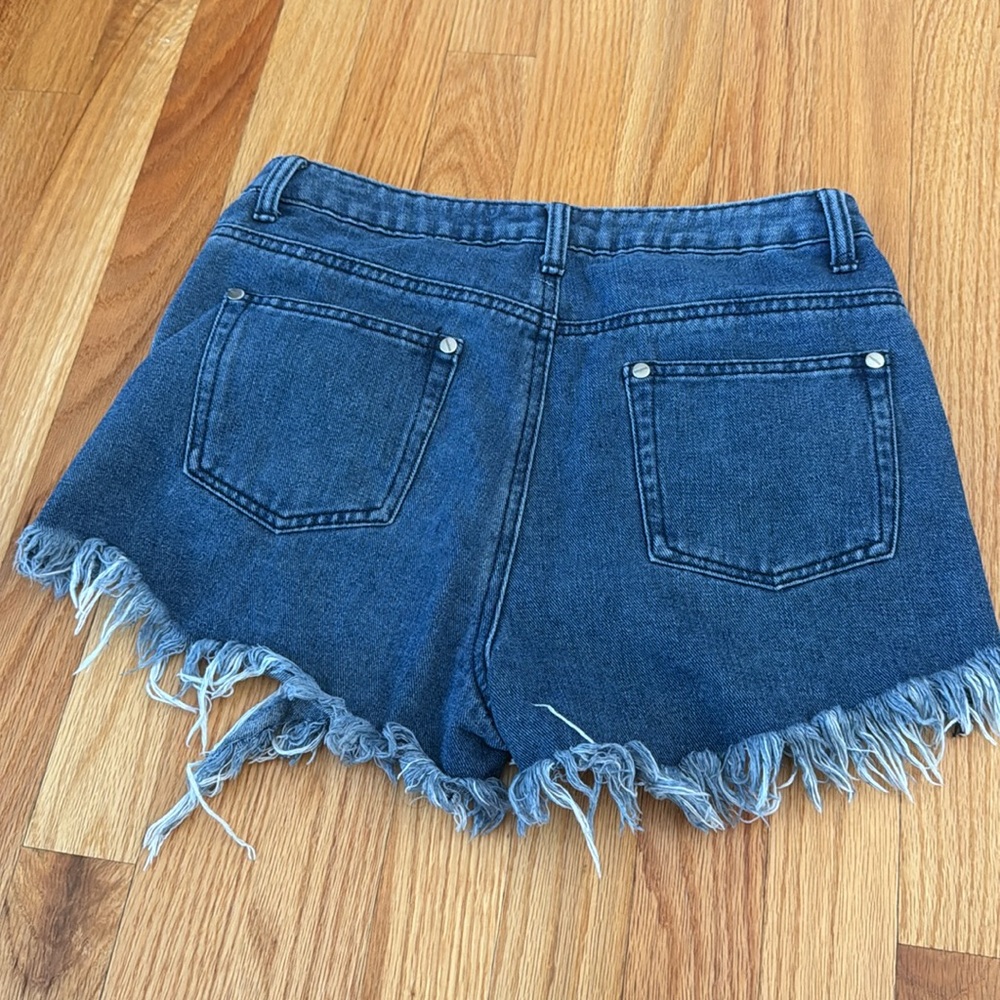 BOOHOO Ripped Jean Shorts, Size 6 - Picture 2 of 3